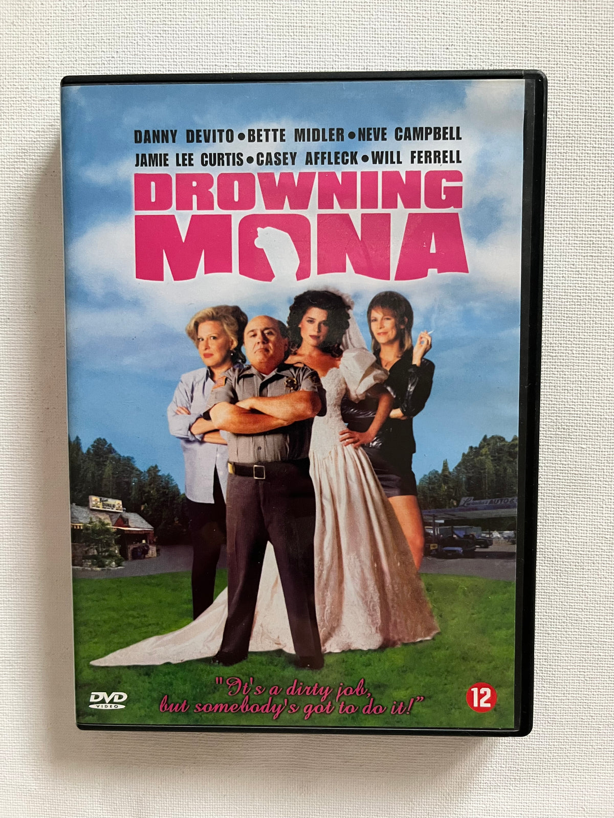 Drowning Mona – DVD (2000) | Danny DeVito & Bette Midler