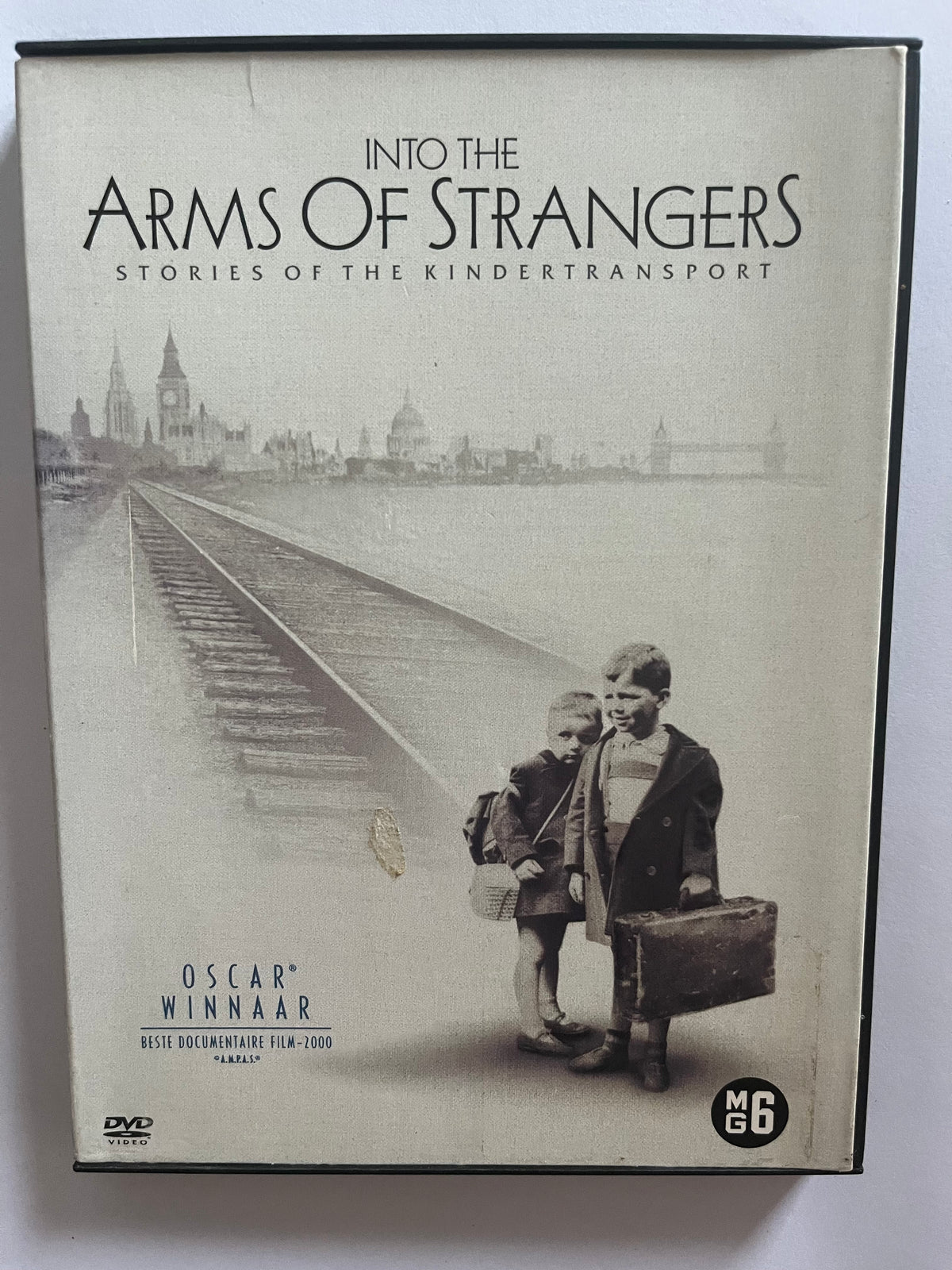 Into the Arms of Strangers – DVD (2000) | Stories of the Kindertransport