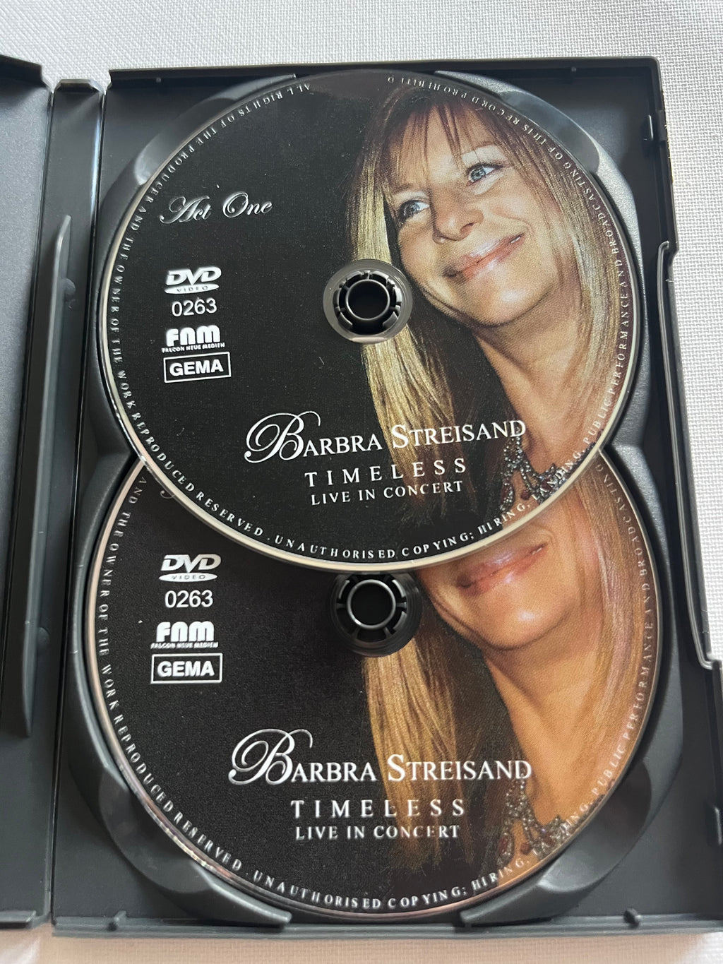 Barbra Streisand – Timeless: Live in Concert – 2-Disc DVD (2001)